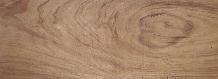 Madera Incienso - Veteado fino, tono castaño rojizo