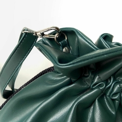 Bolsa saco na cor verde escuro - loja online