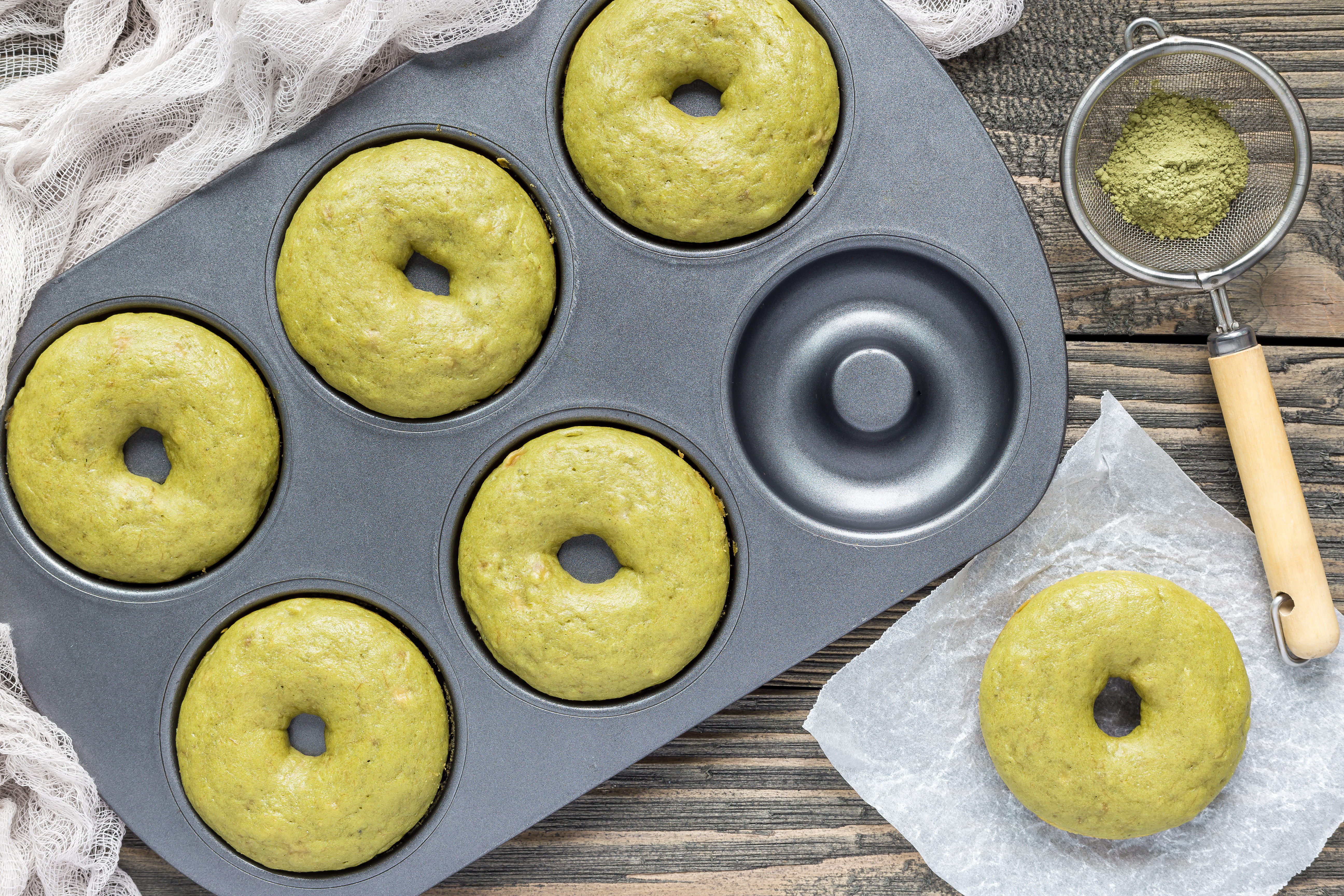 Deliciosas donas de té Matcha Kumori tea, Prepara esta sencilla receta con nuestro delicioso té Matcha. Salud y bienestar.