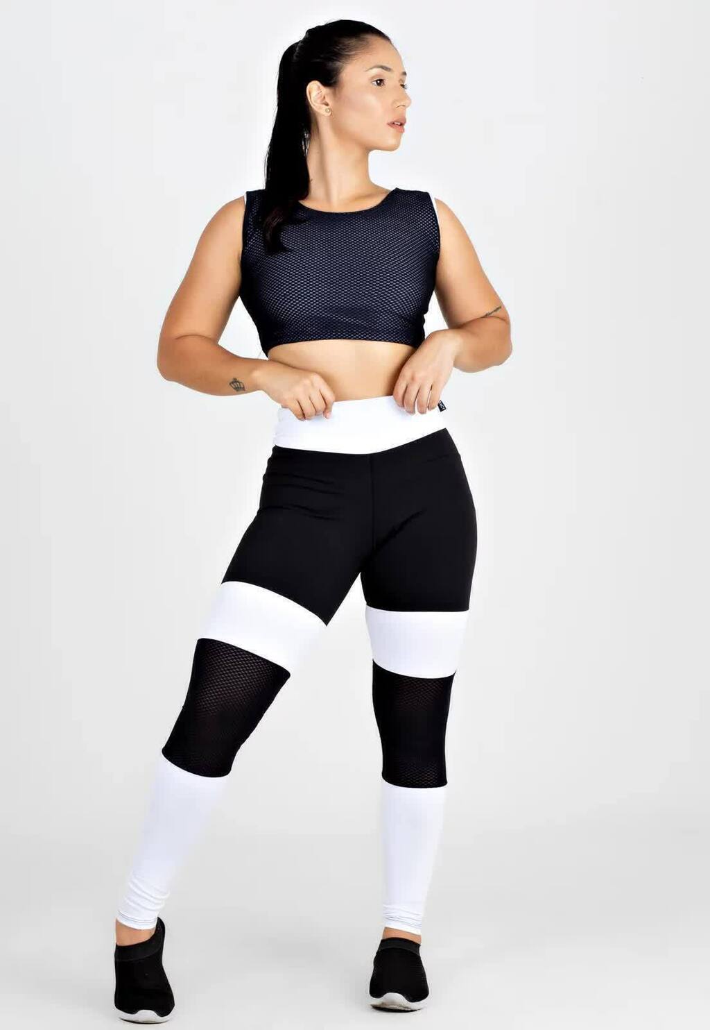 Calça Legging Preto e Branco com Tela Cropped Branco com Tela