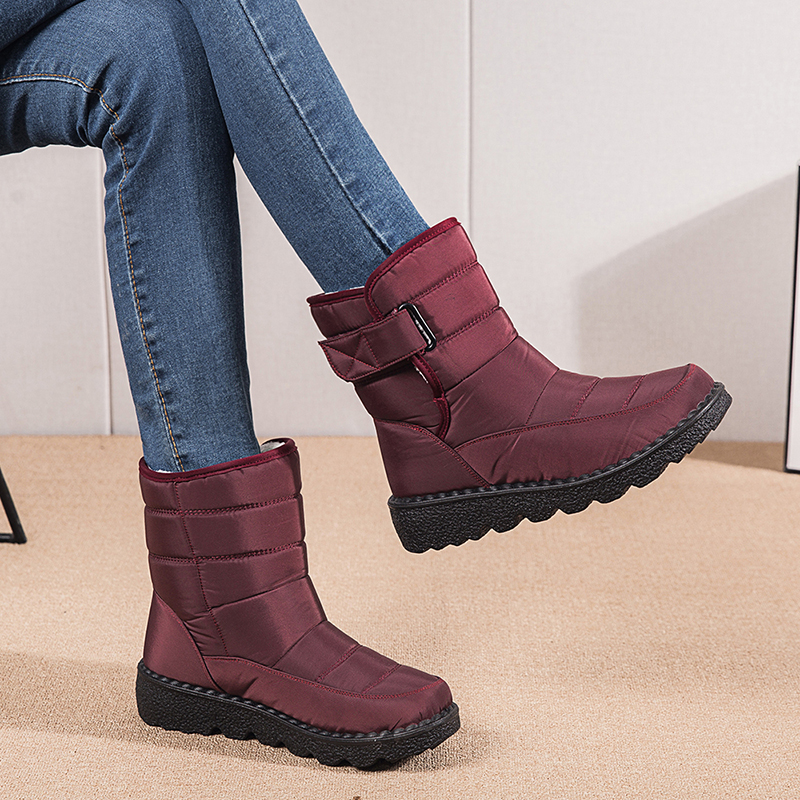 Bota de inverno peluciada feminina