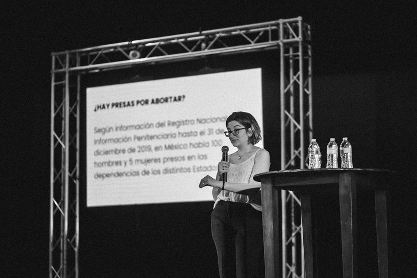 Dando una conferencia en San Luis Río Colorado, México en 2021, junto a Agustín Laje.