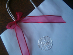 Bolsa con etiqueta relieve