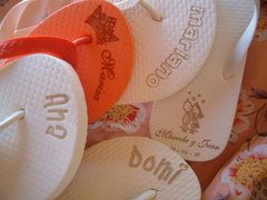 Souvenir Ojotas grabadas para invitados