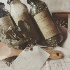 Cofre con sal marina, pimienta y mix de hierbas - comprar online
