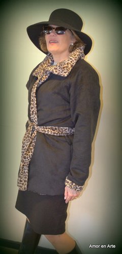 Abrigo reversible en Gamuza Negra y piel animal print en internet
