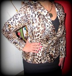 Blazer Asimètrico Animal print en internet