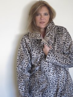Abrigo reversible en Gamuza Negra y piel animal print - comprar online