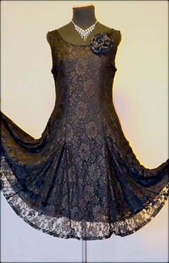 Vestido godet en encaje rebordé - VA Viviana Abbatángelo