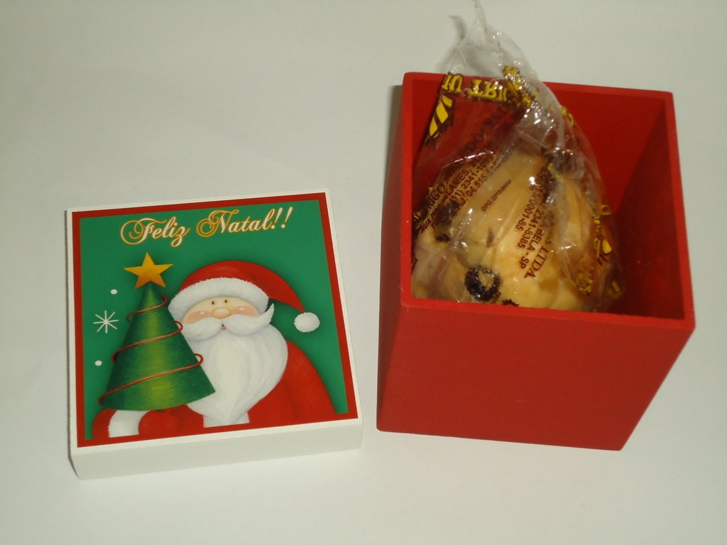 Caixa com mini Panetone - Espaço Arte Lembrancinhas Caixa com mini Panetone - Espaço Arte Lembrancinhas