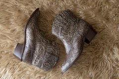 botas reptil cuero tejanas texanas tachas bronce taco medio zapatos