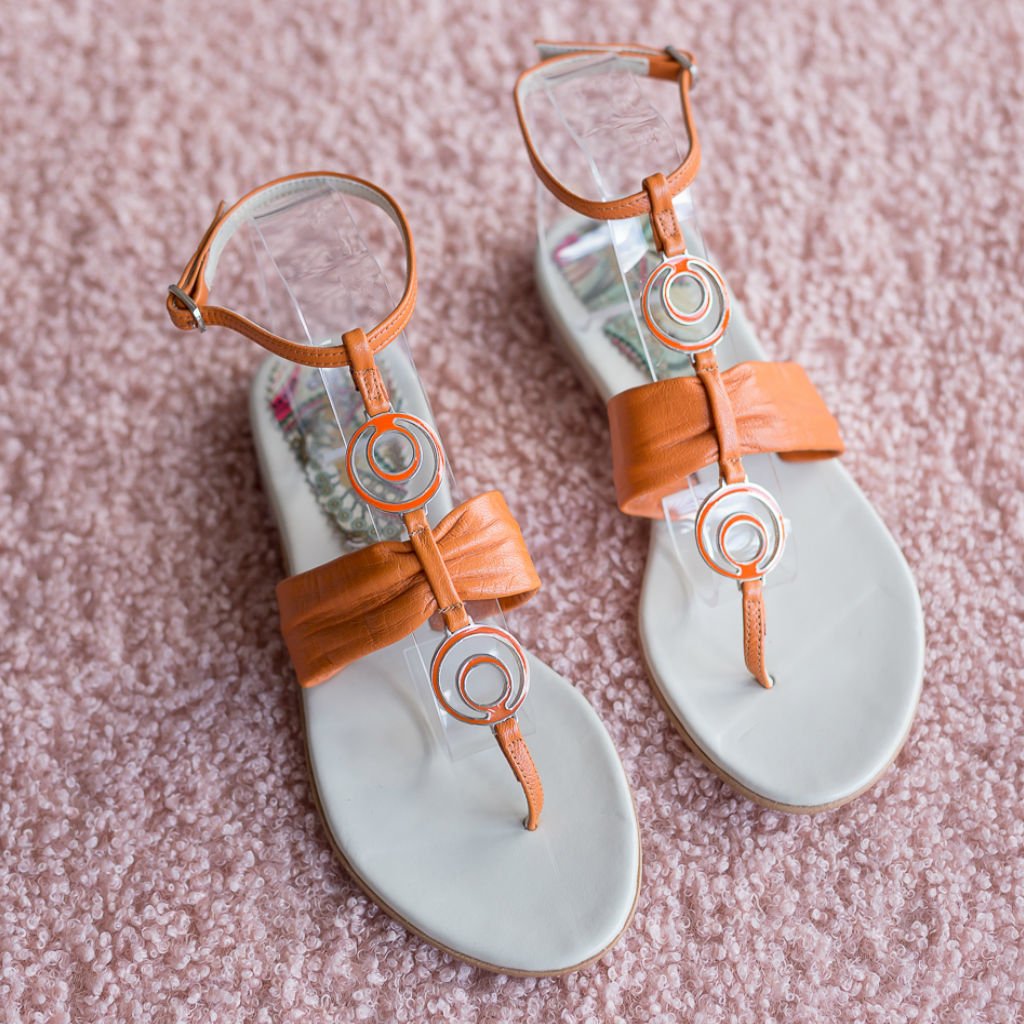 sandalias naranja chatas