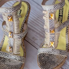 sandalias plataformas taco chino cuero reptil piedras zapato