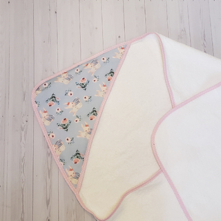 Toalla Flowers & Rabbits - comprar online