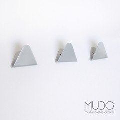 perchitas triangulares metalicas mudo objetos diseño decoracion perchas perchero