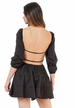Vestido Corto Negro Francy Leon espalda descubierta en internet