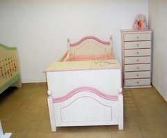 Juego de Dormitorio Patinado: Cuna Funcional linea Premium + Ropero techo curvo + Comoda 5 cajones