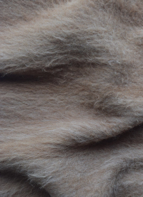 ALFOMBRA LLAMA TOSTADA