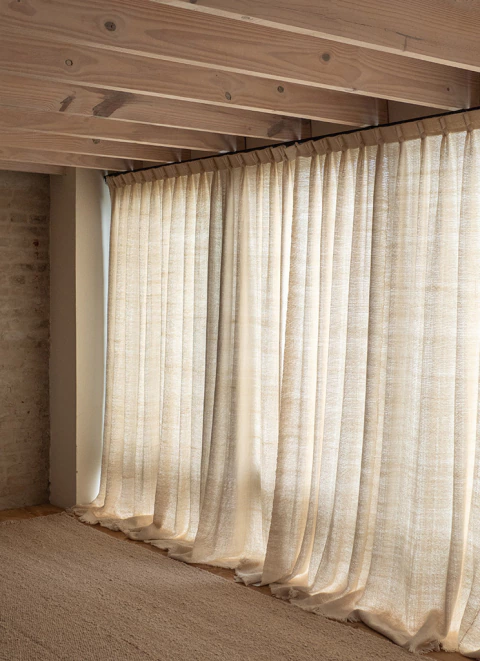 LLAMA CURTAIN