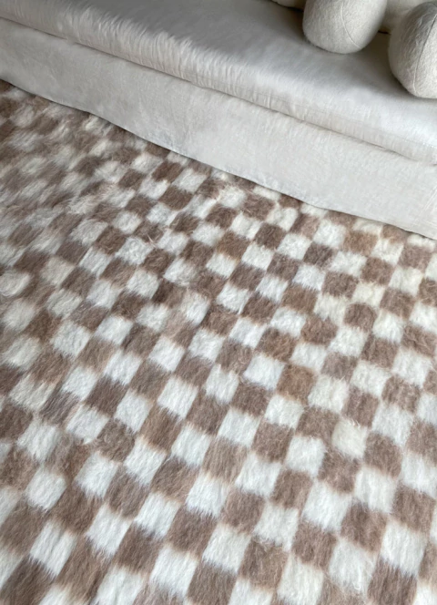 LLAMA DAMERO I RUG (IN STOCK)