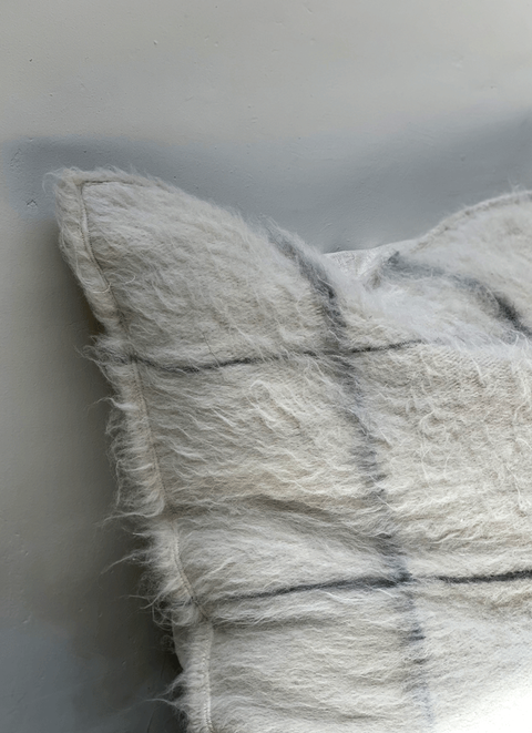 Awanay Black Fringe Llama Wool Pillow – atacama home