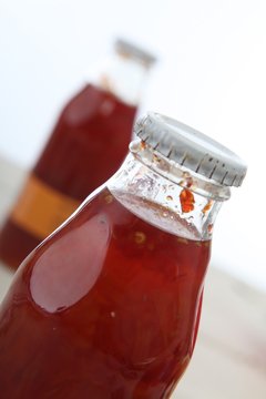 Chilli Sauce (Qué lo parió!) Botella 500 gr. - NARDA LEPES CASA & COCINA
