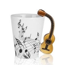 Taza de café guitarra acústica