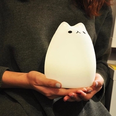 Lámpara nocturna portátil de silicona con diseño de gatito - Atomic Arte y Diseño S.A.S