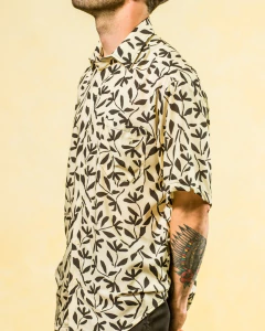 Camisas Plot , eje en internet