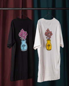 Remera eje "Vase" - comprar online