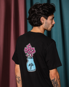 Remera eje "Vase"