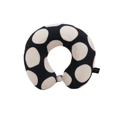 Almohada de Viaje Las Oreiro Diseño de circulos Negra