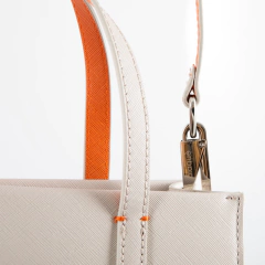 CARTERA MEDIUM SANTORINI - Cemento - Donna 8 Marroquinería - Valijas - Carteras - Bolsos - La Plata - Case Logic - Primicia- Amphora - Jansport- Cubritas