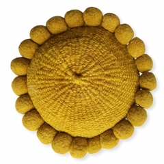almohadon artesanal mostaza