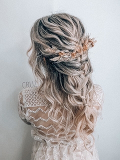Accesorios para novias con flores preservadas