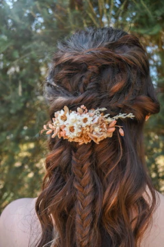 Accesorios para novias con flores preservadas