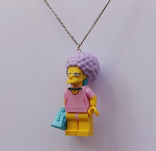 Colar - Patty Bouvier / Simpsons Lego na internet