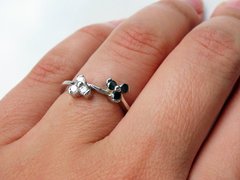 Anillo Dúo Flores blanca y negra- Plata 925. - comprar online