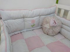 Acolchado y chichonera Combi Rosa con Flor