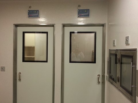 puerta laboratorio 4