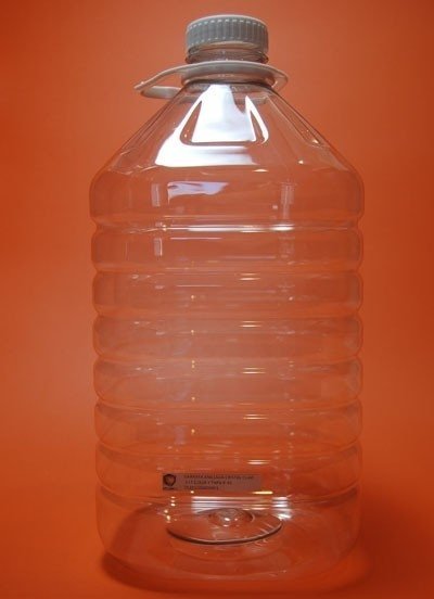 GARRAFA ANILLADA CRISTAL CUADRADA 5 LT C/ASA Y TAPA R-45