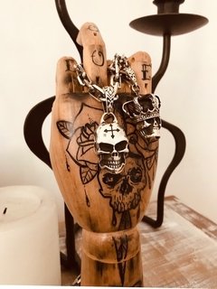 Dije Calavera con CORONA