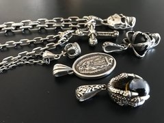 Dije Calavera con CORONA en internet