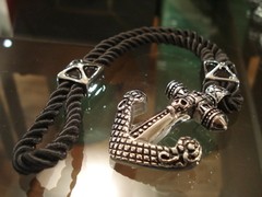 Pulsera ancla con cordon en internet