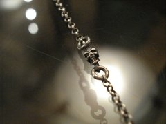 Cadena rolo con mini calaveras - comprar online