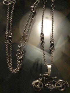Cadena rolo con mini calaveras en internet