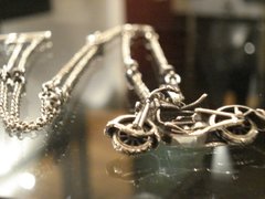 Cadena rolo con mini calaveras - tienda online