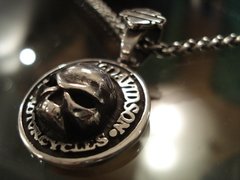 Dije Calavera HD con escudo Bar & Shield - CO&CO Joyeria & Diseño