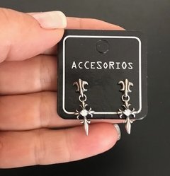 Aros Flor de lis con cruz colgante en internet