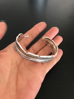 Pulsera Rigida FEATHER - comprar online